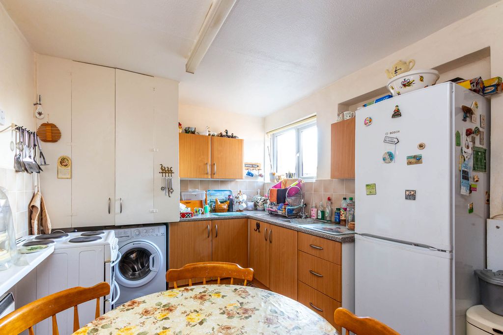 Property photo 3 of 8 Kitchen