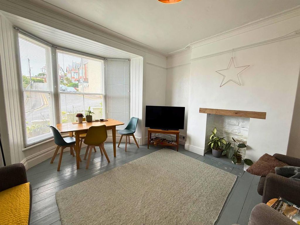 Property photo 3 of 13 862Fb9F4-d3c7-4A97-A8A8-732E620A5Cfd.Jpg