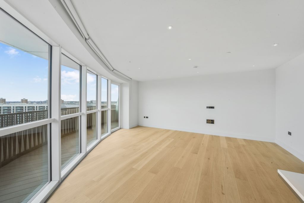 Property photo 2 of 18 Cassini Apartments