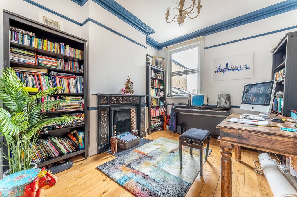 Property photo 1 of 18
