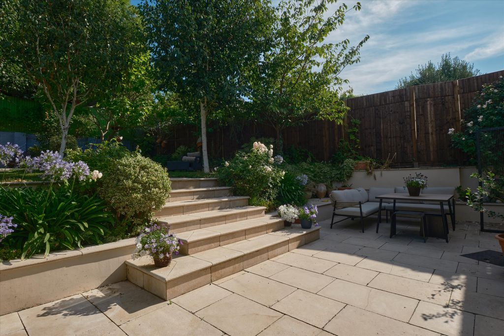 Property photo 2 of 16 Image