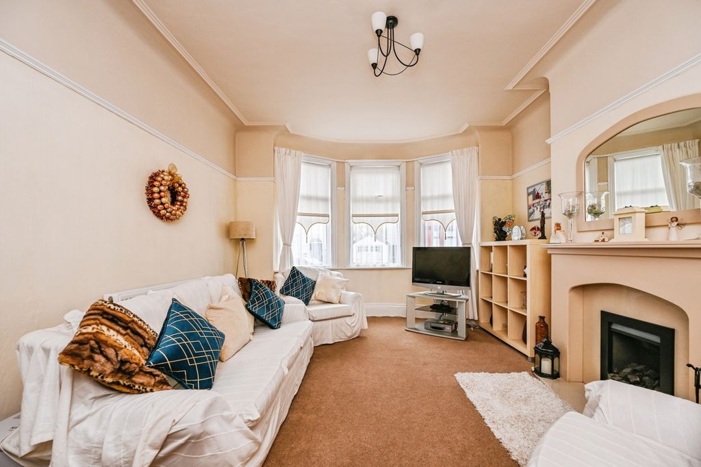 Property photo 2 of 18 Pbox-Img.Jpg