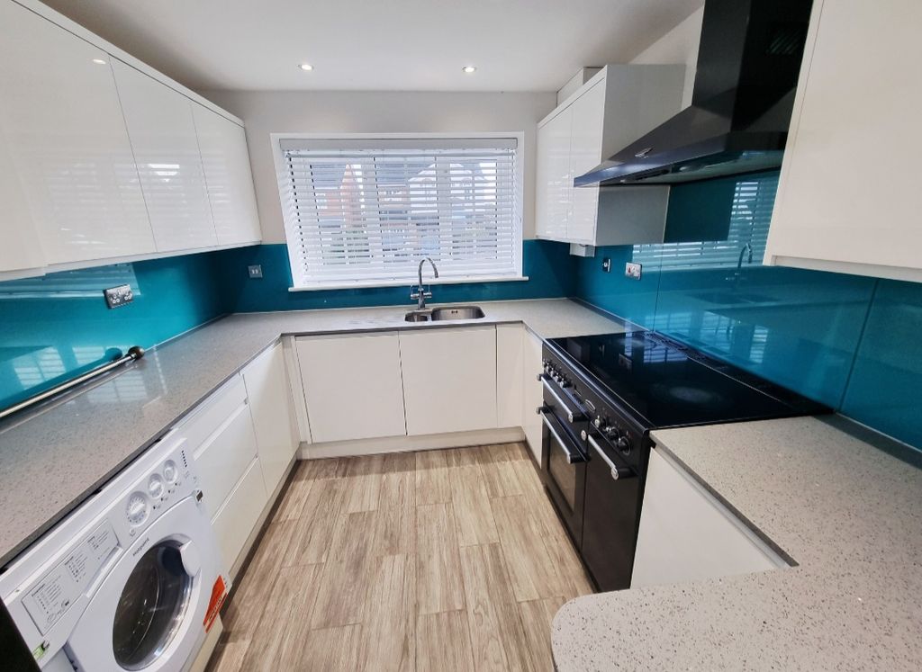 Property photo 2 of 21 Kitchen