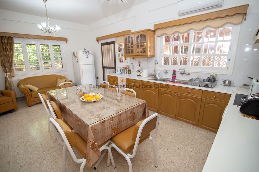 Property photo 2 of 30