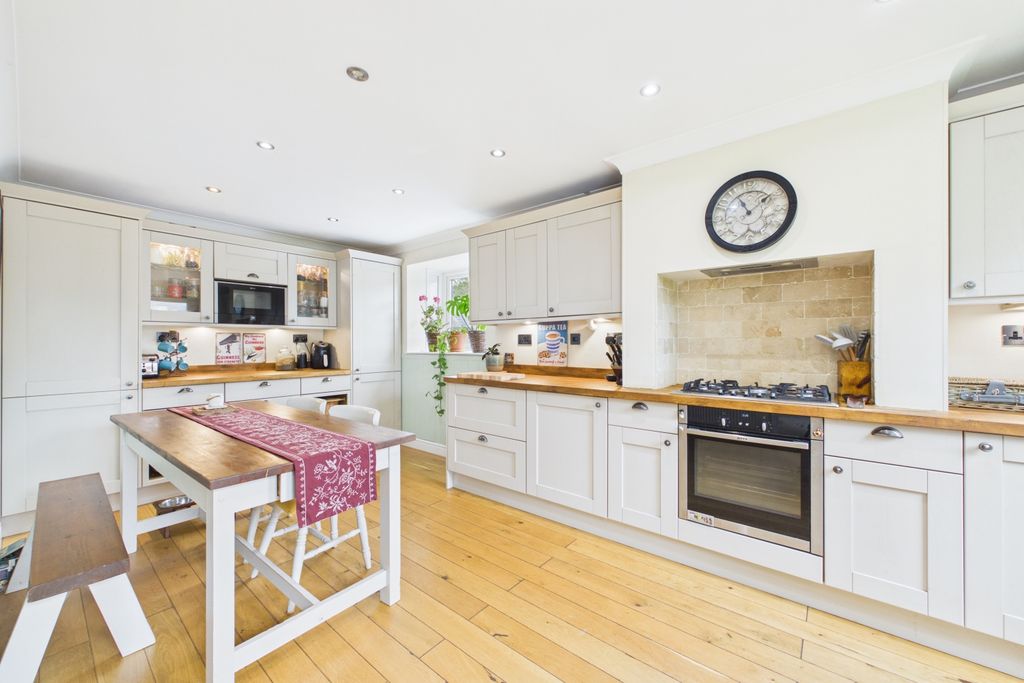 Property photo 2 of 18 28 Beckside - Kitchen Diner