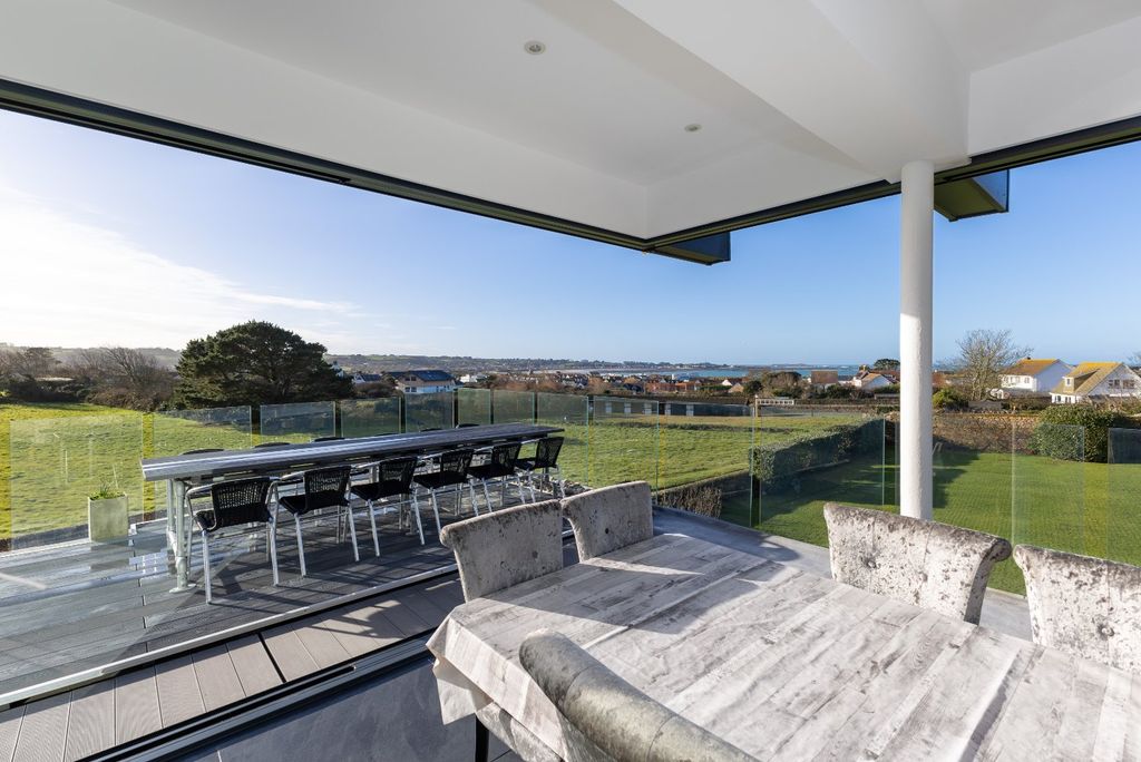 Property photo 3 of 31 Picture No. 12