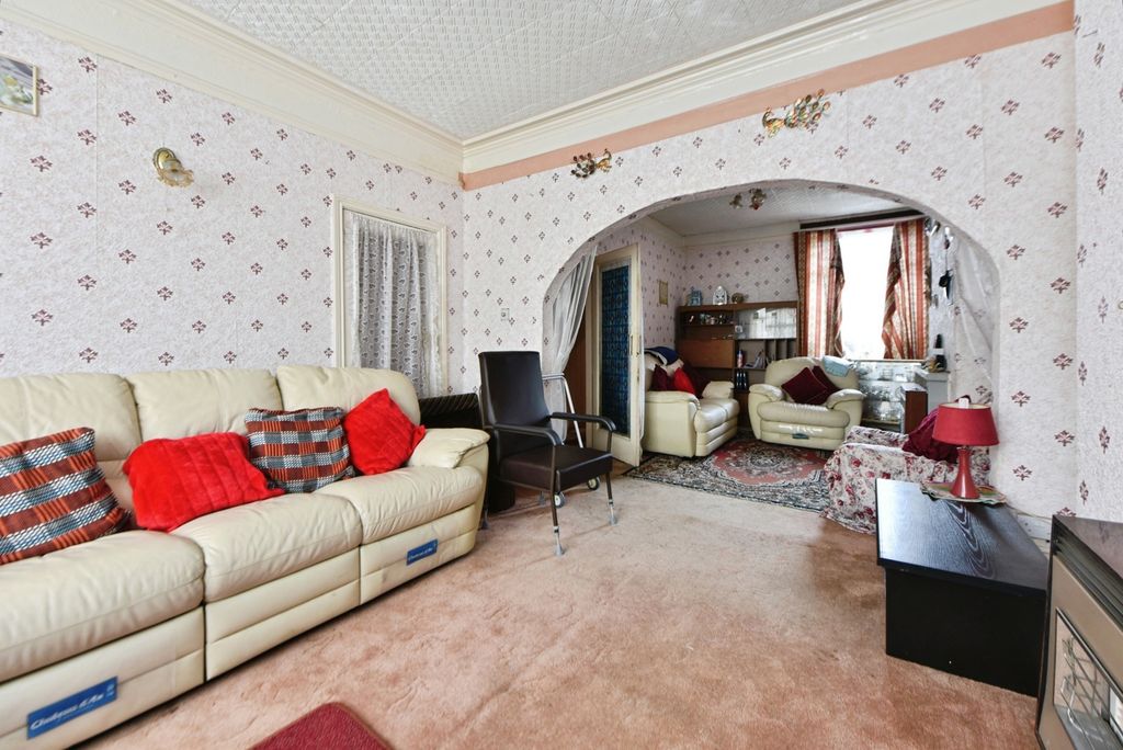 Property photo 2 of 17 Photo