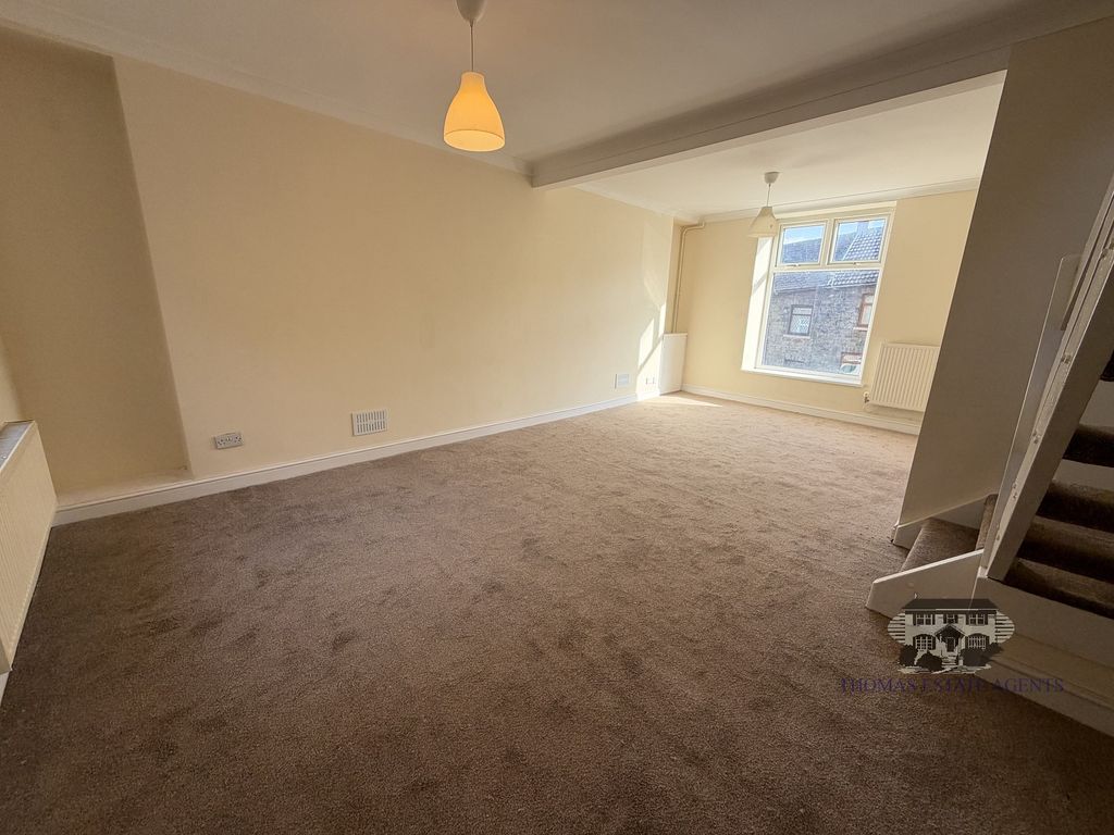 Property photo 2 of 13 Lounge