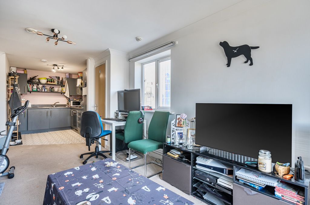 Property photo 2 of 13 1422562-9-69bbc4d...