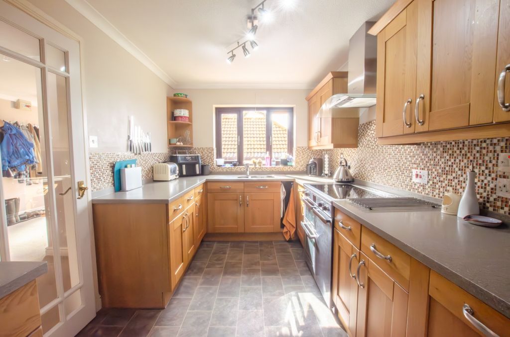 Property photo 3 of 14 3 Roseland Gardens Tps Bodmin Branch 01208 872728-