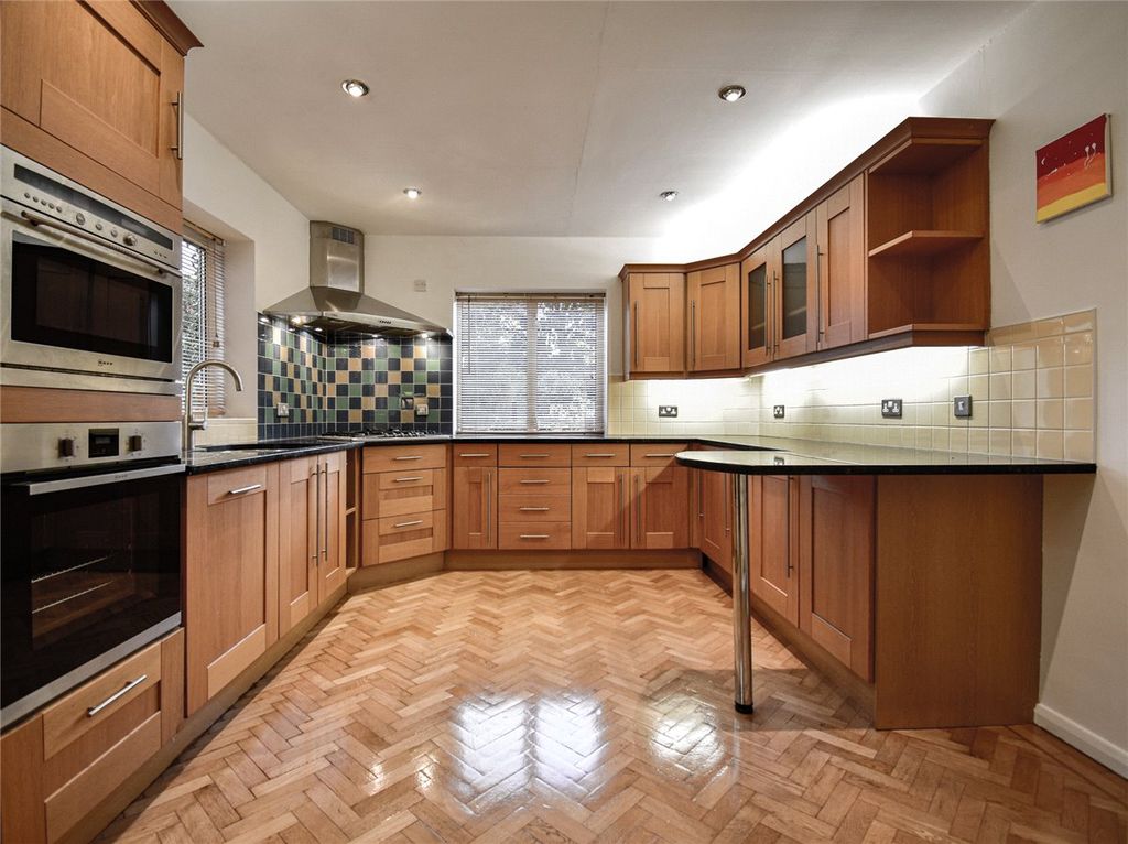 Property photo 2 of 15 Picture No. 11