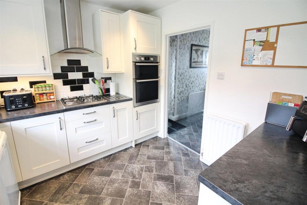 Property photo 3 of 14 Kitchen