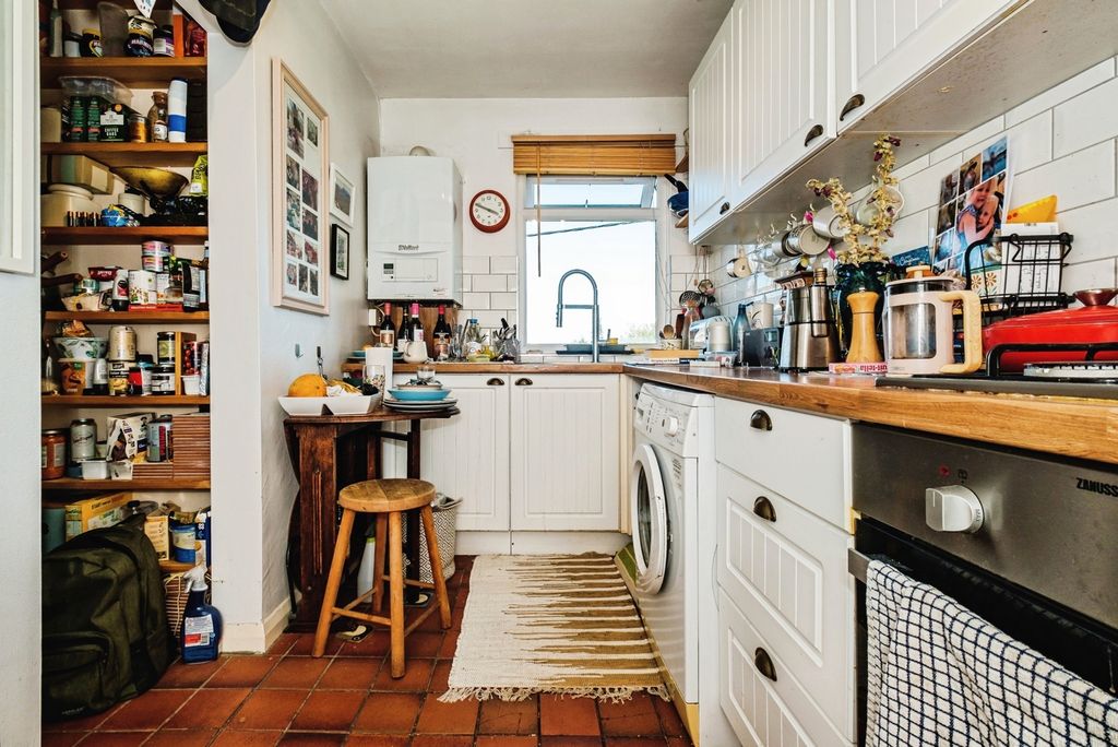 Property photo 3 of 16 Photo