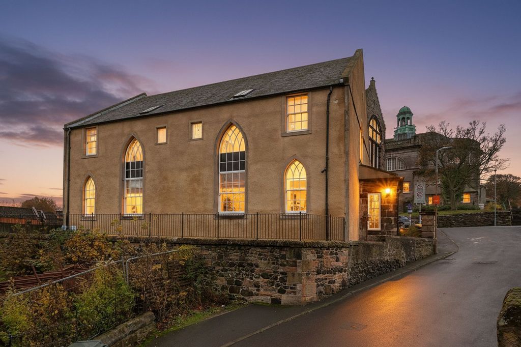 Property photo 1 of 17 Exterior