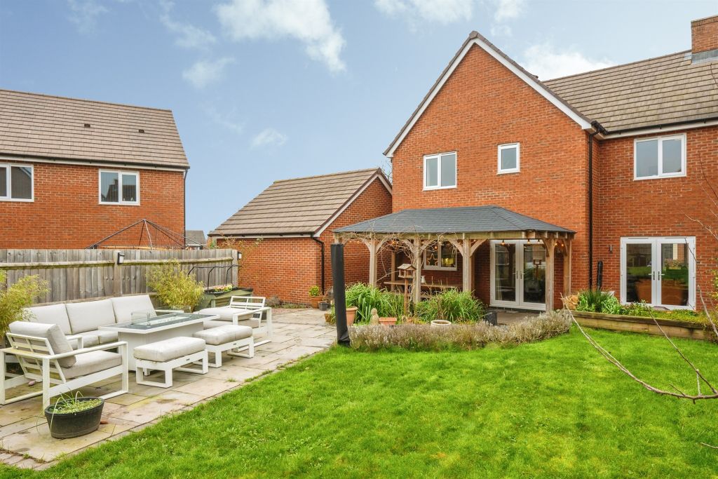 Property photo 2 of 20 Gardens: