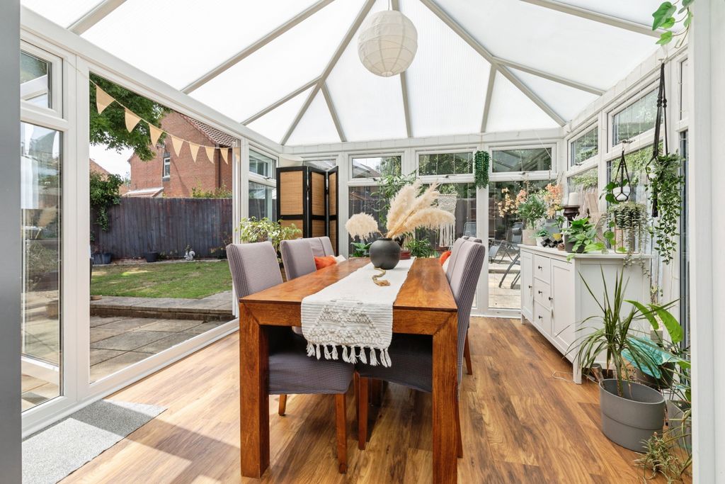 Property photo 3 of 20 Conservatory