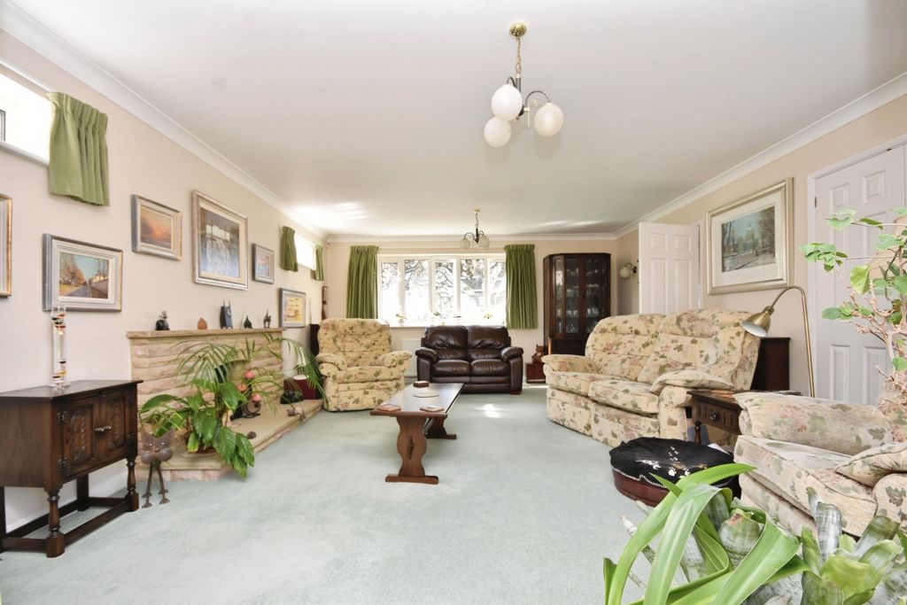 Property photo 2 of 31