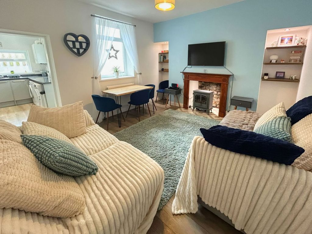 Property photo 3 of 27