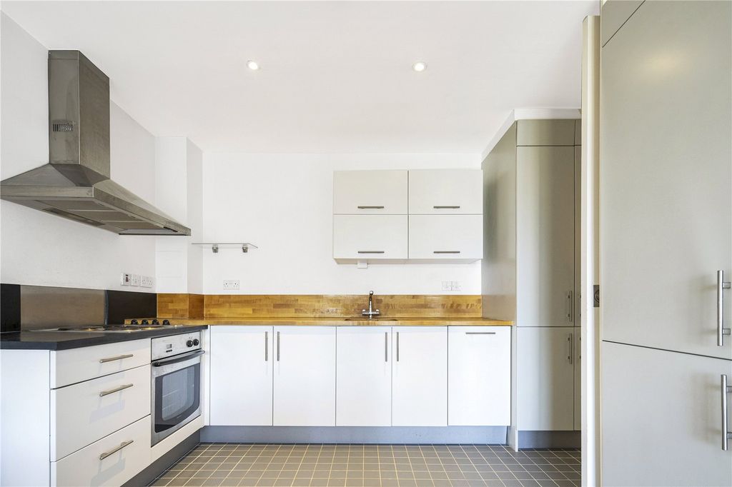 Property photo 3 of 9 Kitchen