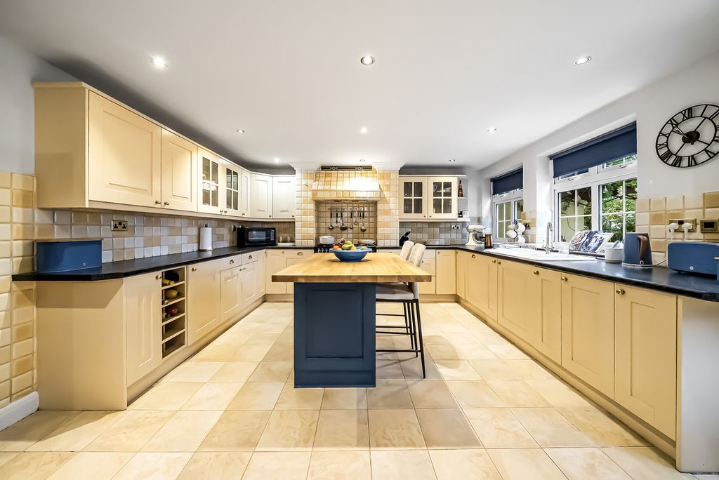 Property photo 3 of 19