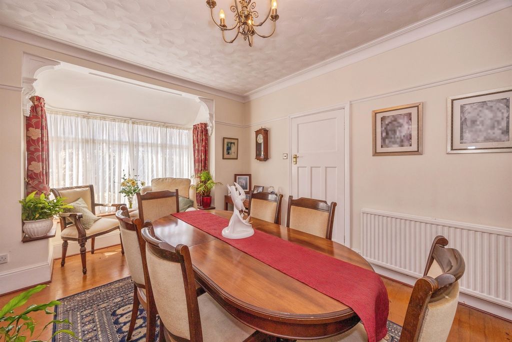 Property photo 3 of 27
