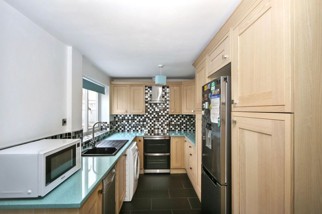 Property photo 3 of 25