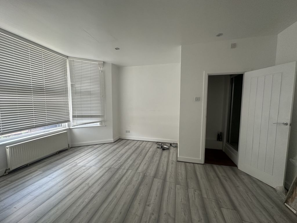 Property photo 3 of 12 Img_8843