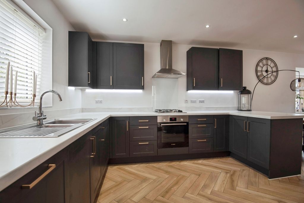 Property photo 3 of 26 Pbox-Img.Jpg