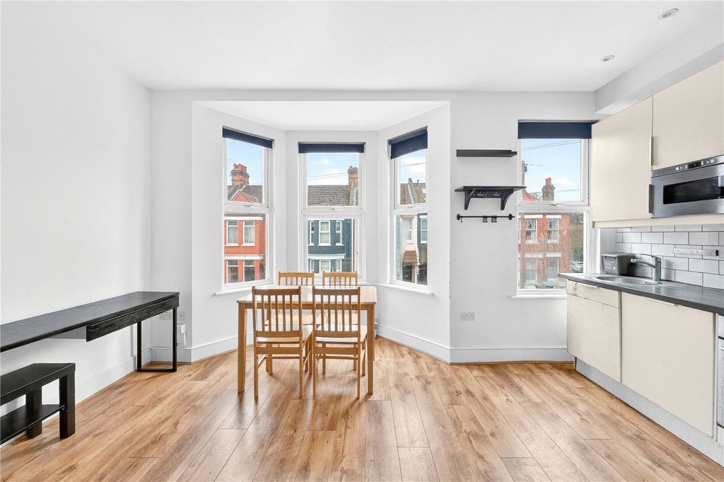 Property photo 2 of 17 Picture No. 11