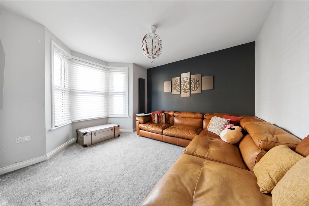 Property photo 2 of 19