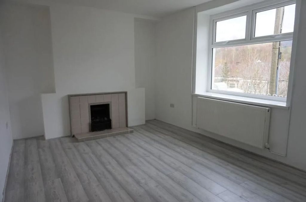 Property photo 2 of 29