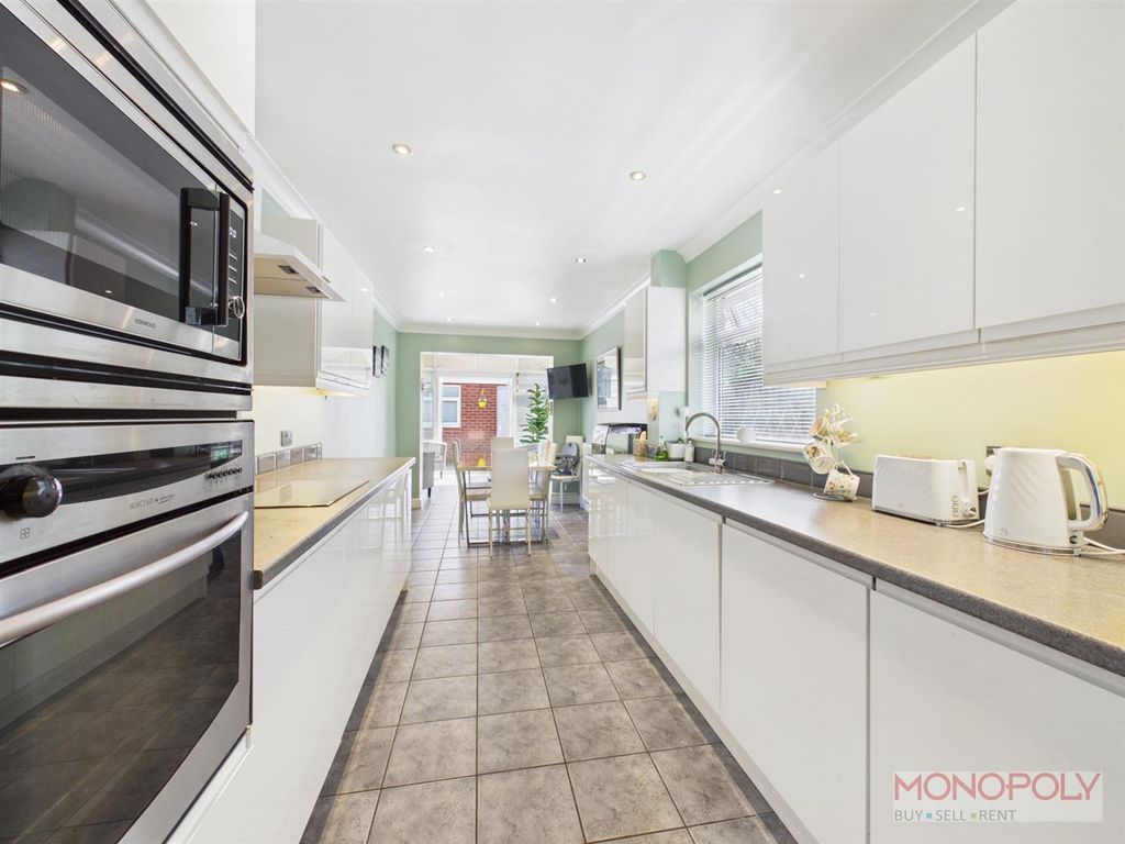 Property photo 2 of 26 Kitchen/Diner