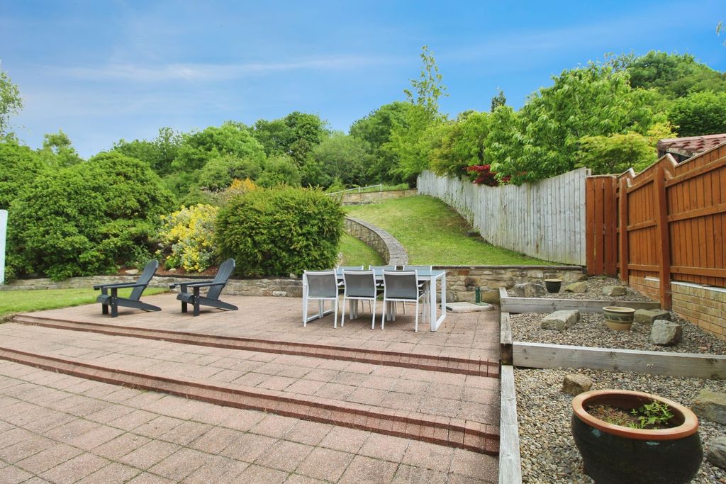 Property photo 2 of 39