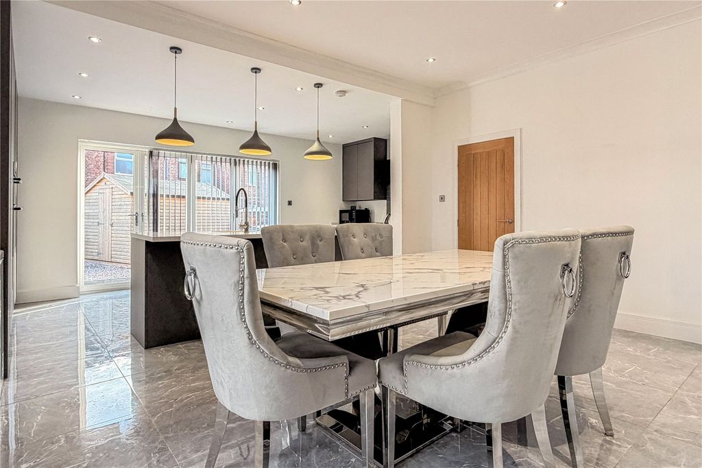 Property photo 3 of 22 Picture No. 15