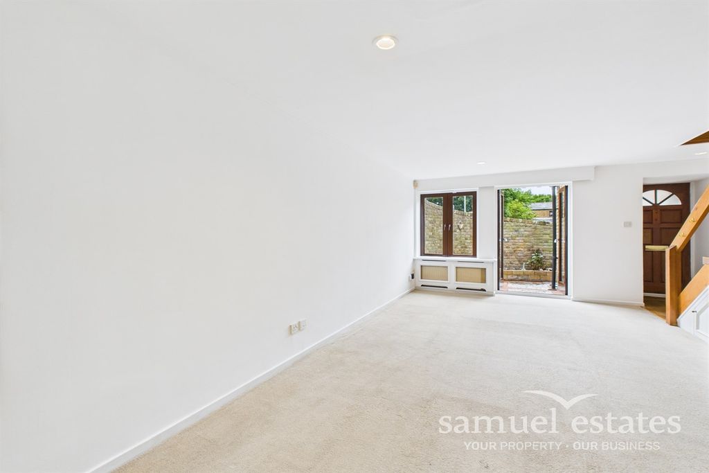 Property photo 1 of 10 Living Room