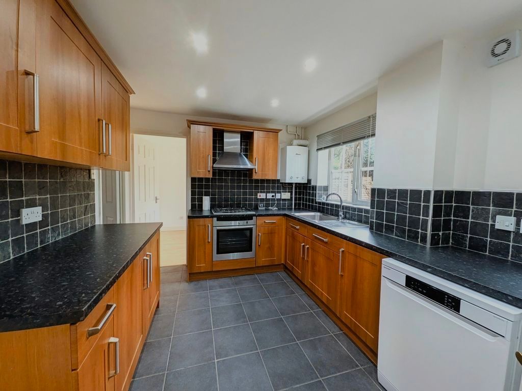 Property photo 3 of 10 Kitchen