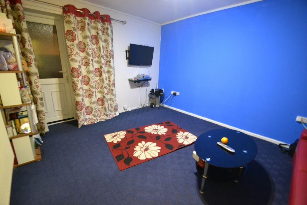 Property photo 2 of 7 Photograph 2