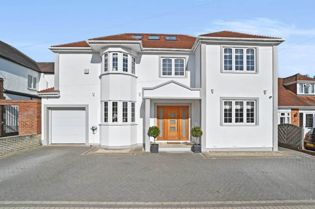 Property photo 2 of 28