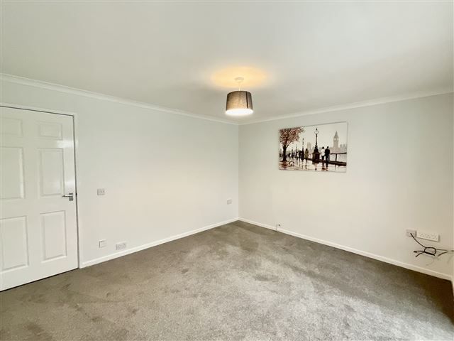 Property photo 3 of 21 Lounge