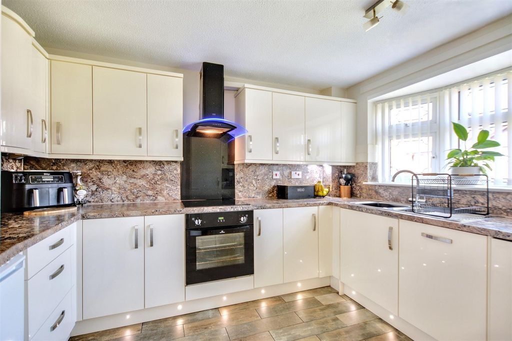 Property photo 2 of 36 9 Derwent Kitchen.Jpg