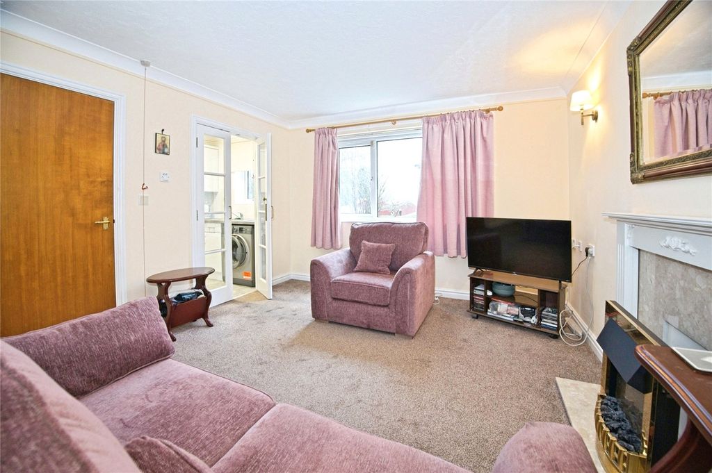 Property photo 3 of 10 Living Room