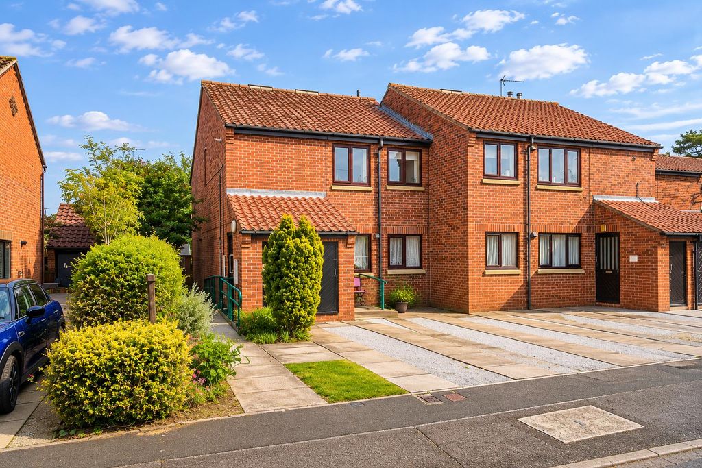 Property photo 1 of 15 External