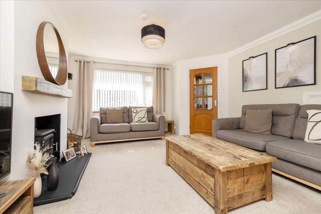 Property photo 3 of 32