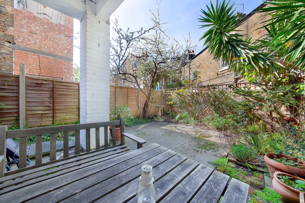 Property photo 2 of 8