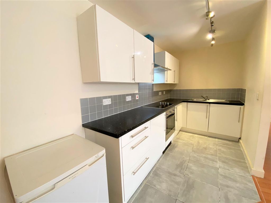 Property photo 2 of 15 Kitchen