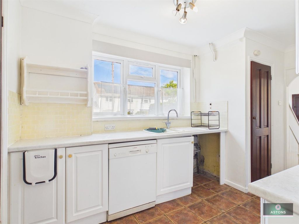Property photo 3 of 13 Kitchen