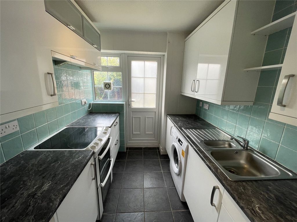 Property photo 3 of 8 Kitchen