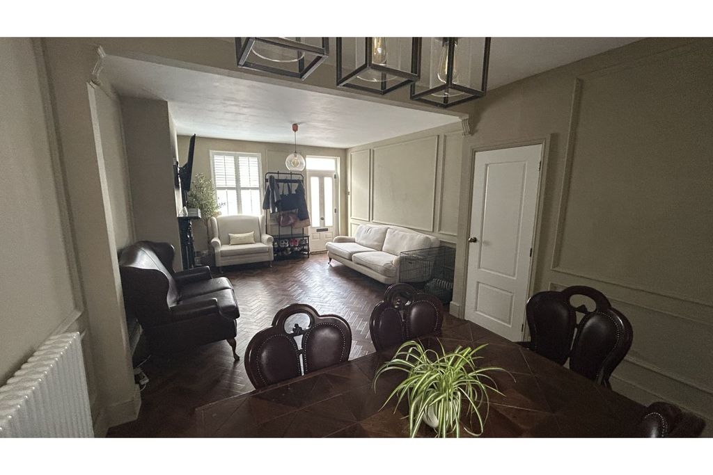 Property photo 3 of 25