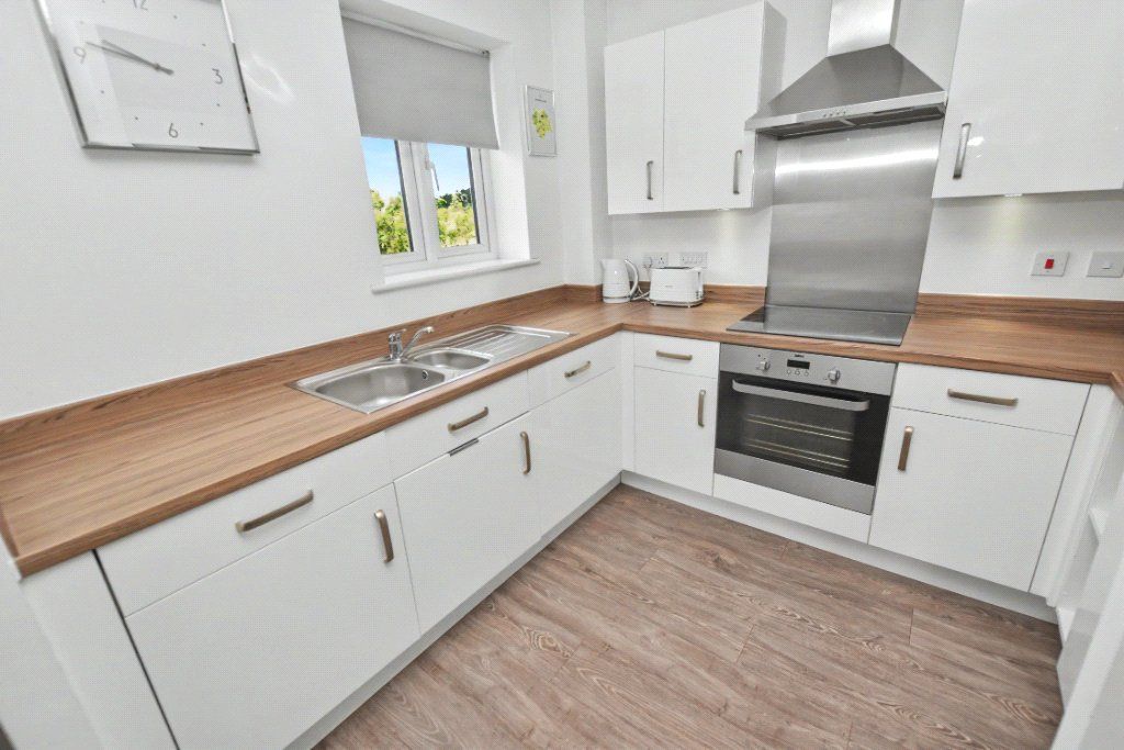 Property photo 3 of 13 Kitchen