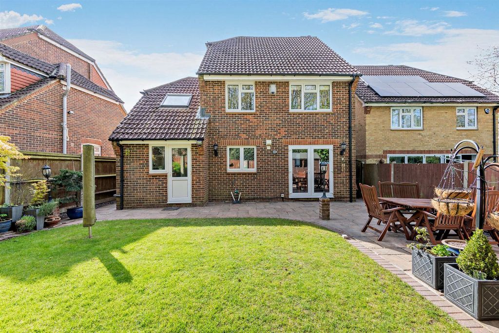 Property photo 2 of 26 8687746-Exterior02-800.Jpg